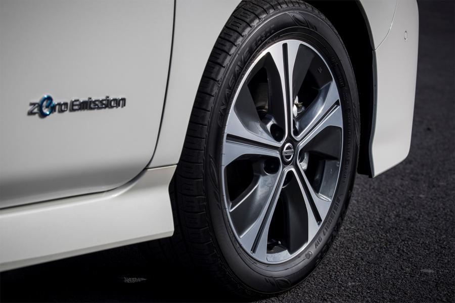 Эскиз Nissan Leaf 2018 года  (WW) (фото 39 из 40)